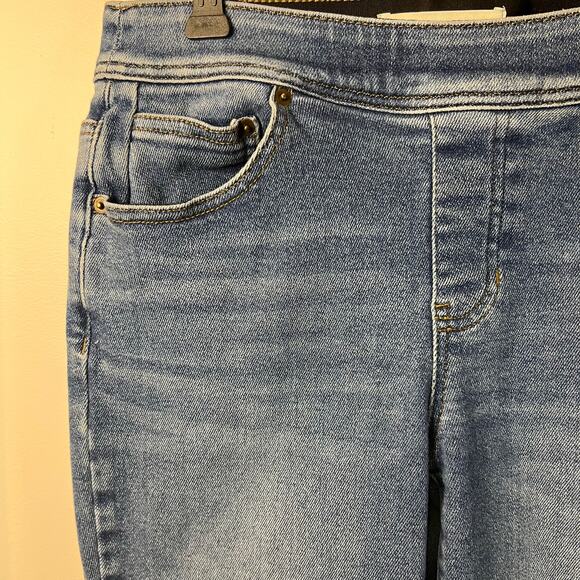 City Blues Women’s Pull On Tummy Control Ankle Jeans Size 4 - Picture 3 of 7